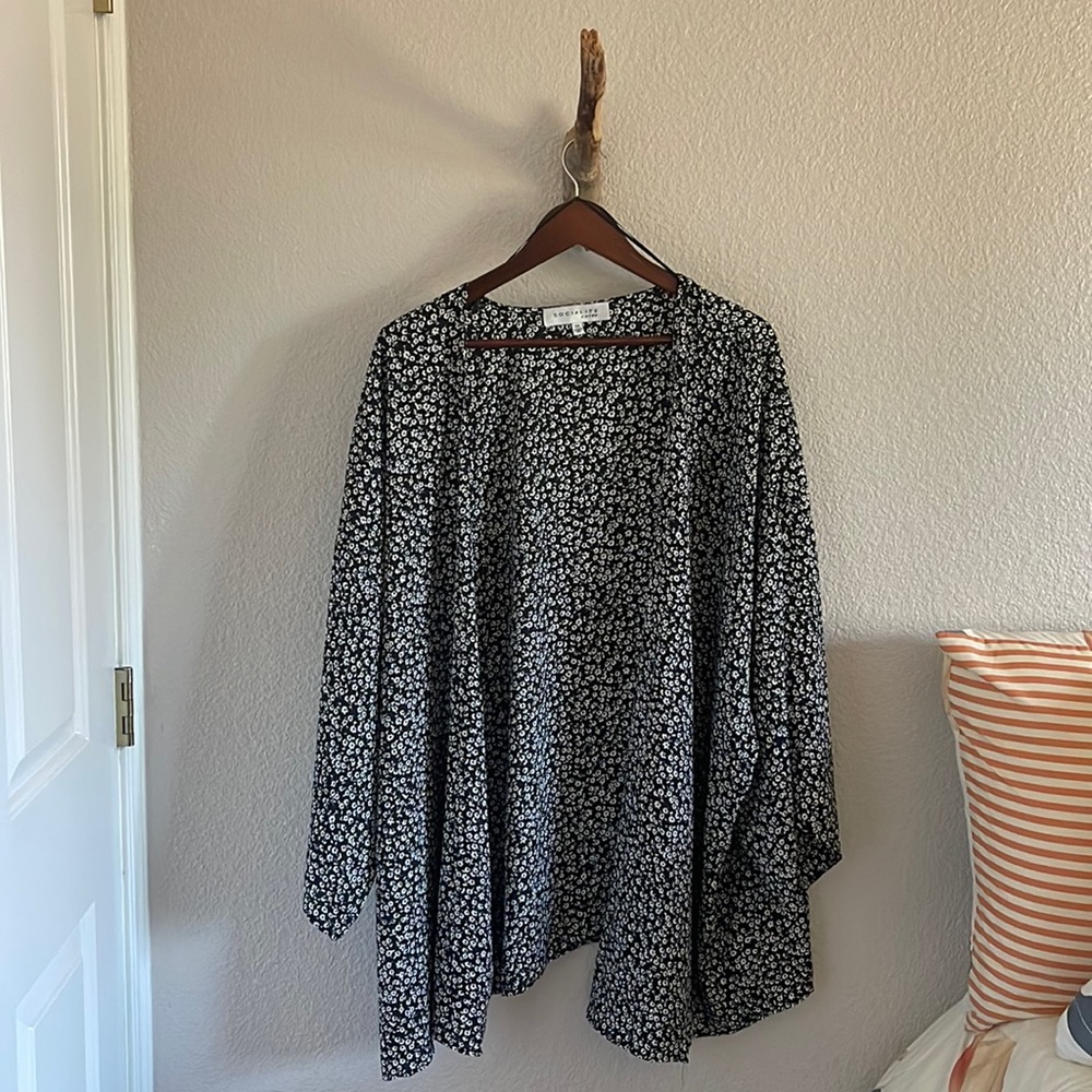 3/4 length sleeve wrap black and white socialite curve size 2X floral